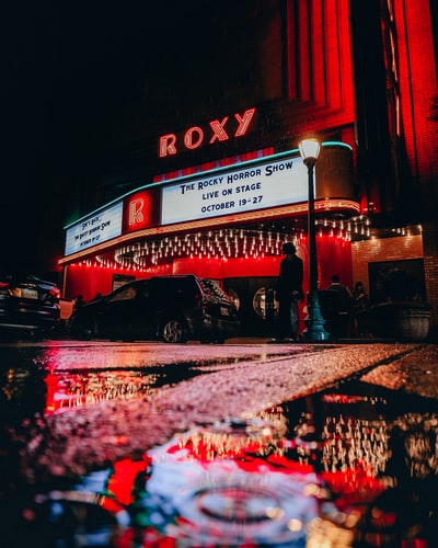 雨天的罗克西剧院